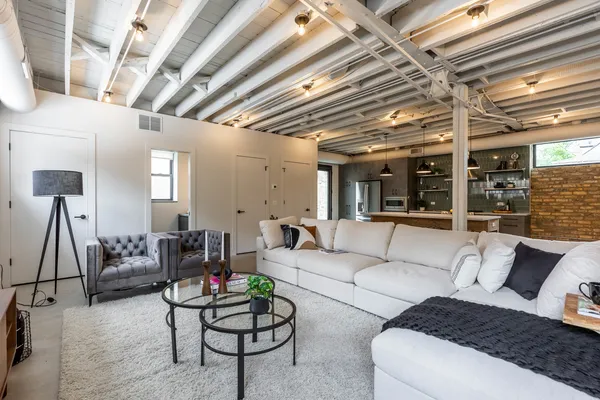 $6,995 | 2228 North Kedzie Boulevard, Unit CH, Chicago, IL 60647
