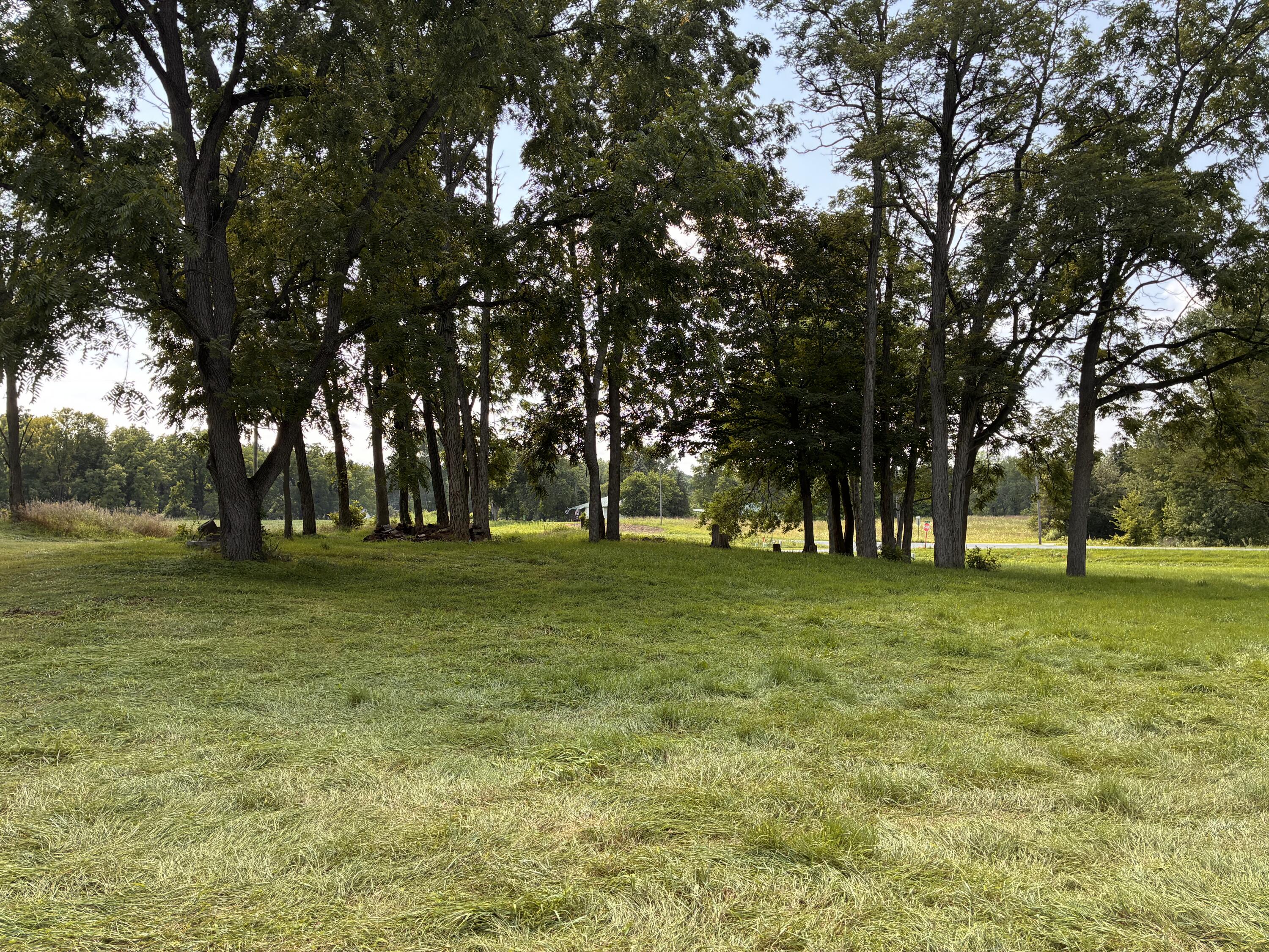 681 County Road Hartford, MI 49057 - Photo 2 of 10 IMG_1678