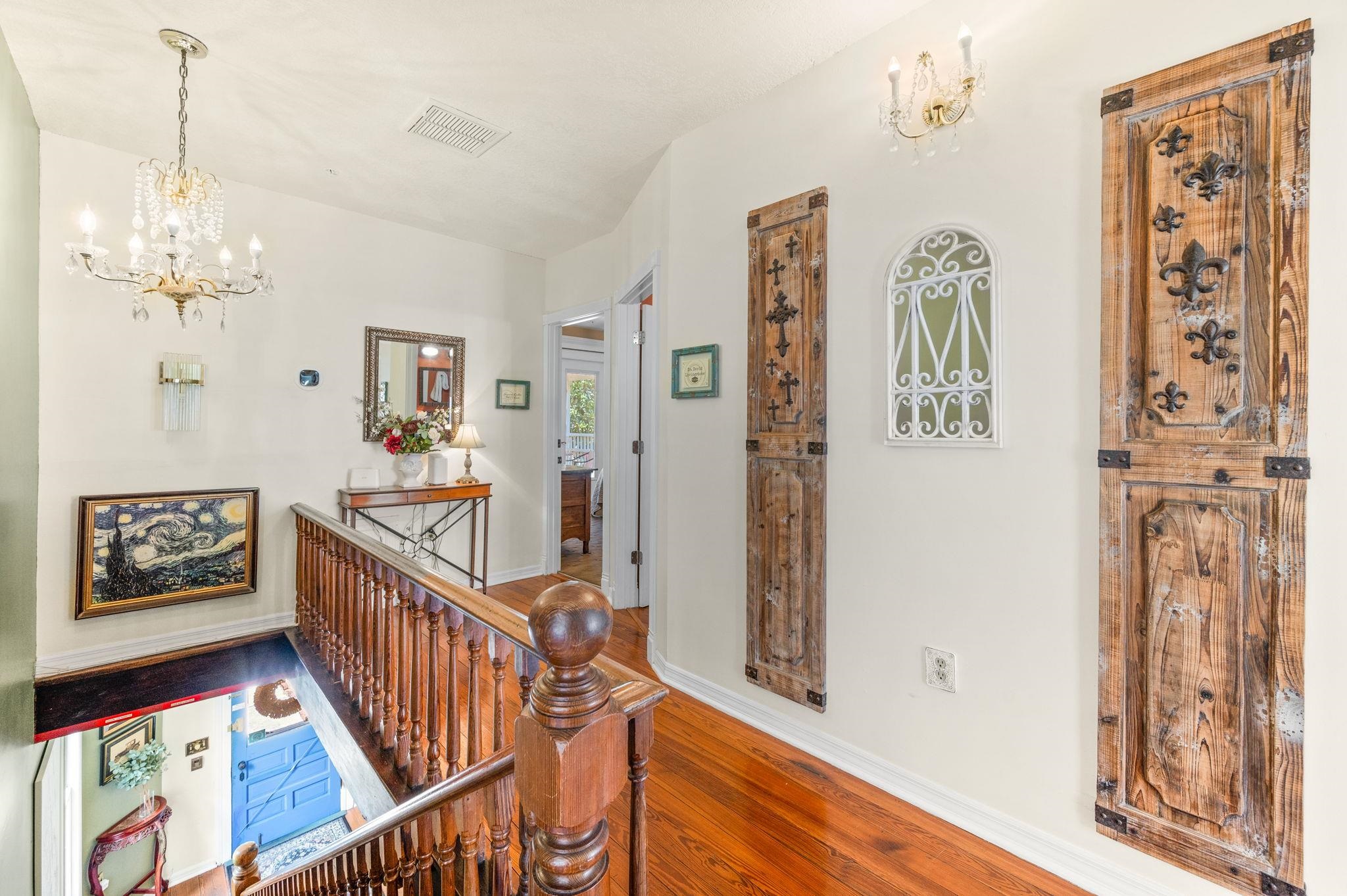 89 Cedar Street St. Augustine, FL 32084 - Photo 30 of 100 a view of a hallway with wooden floor and windows