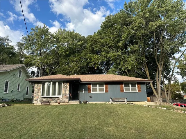 $200,000 | 914 Madison Street, Leavenworth, KS 66048