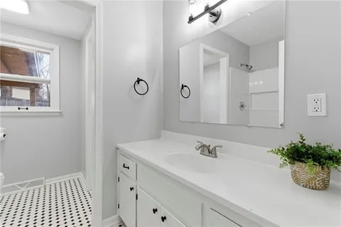 $238,988 | 914 Madison Street, Leavenworth, KS 66048