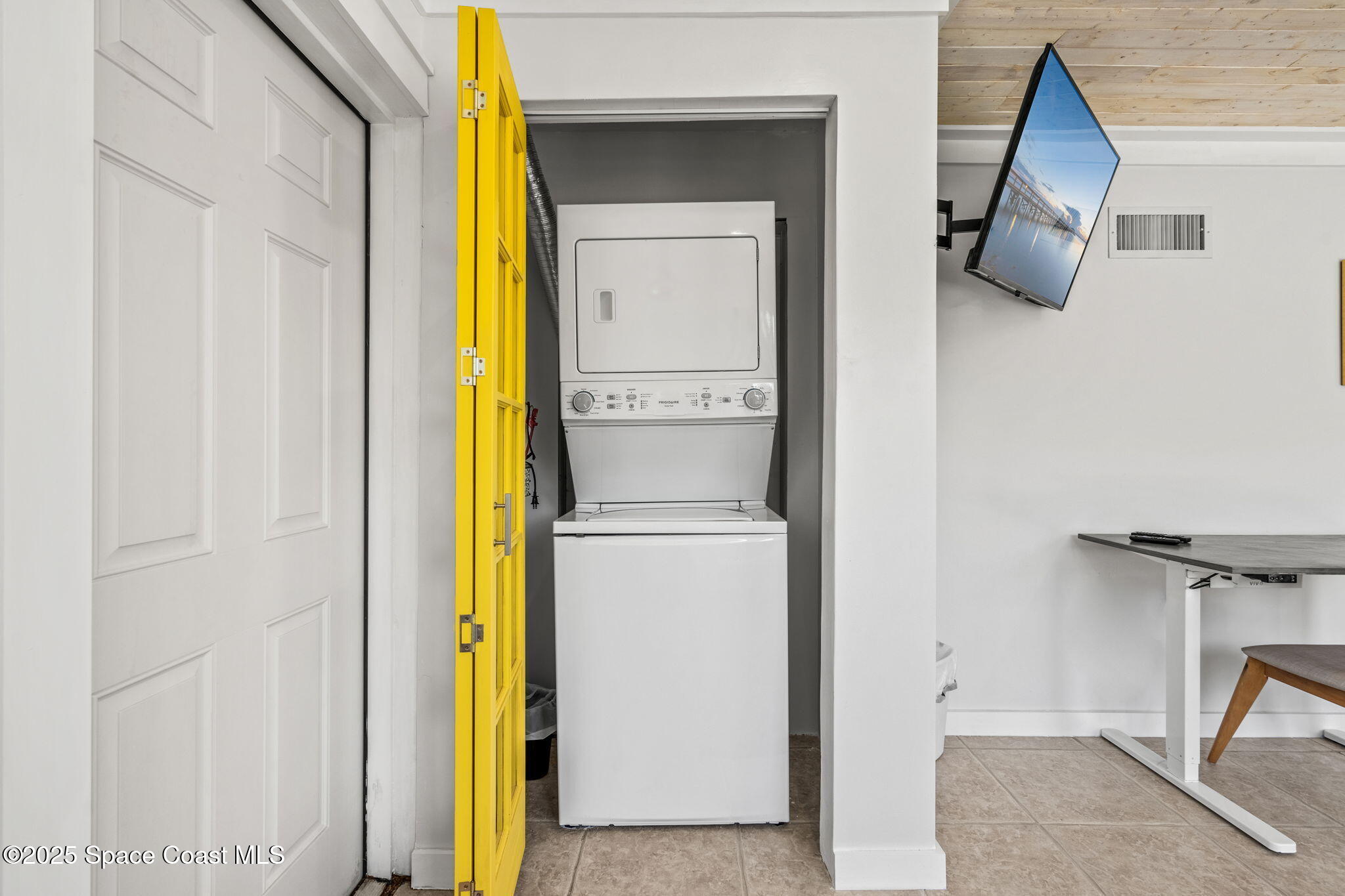 411 Poinsettia Road Melbourne Beach, FL 32951 - Photo 27 of 78 a view of walk in closet