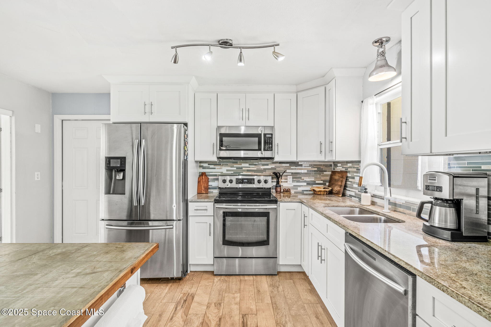 411 Poinsettia Road Melbourne Beach, FL 32951 - Photo 7 of 78 Kitchen Views
