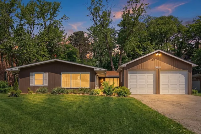 $3,300 | 5611 South Quincy Street, Hinsdale, IL 60521