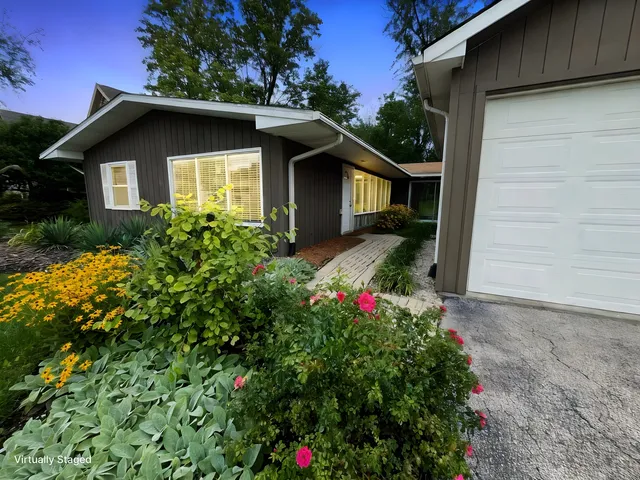 $3,300 | 5611 South Quincy Street, Hinsdale, IL 60521