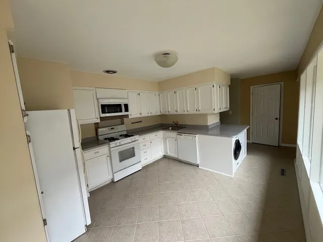 $3,300 | 5611 South Quincy Street, Hinsdale, IL 60521