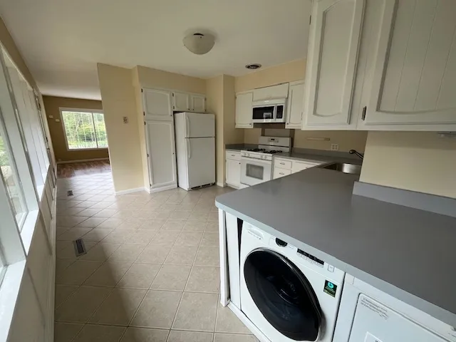 $3,300 | 5611 South Quincy Street, Hinsdale, IL 60521