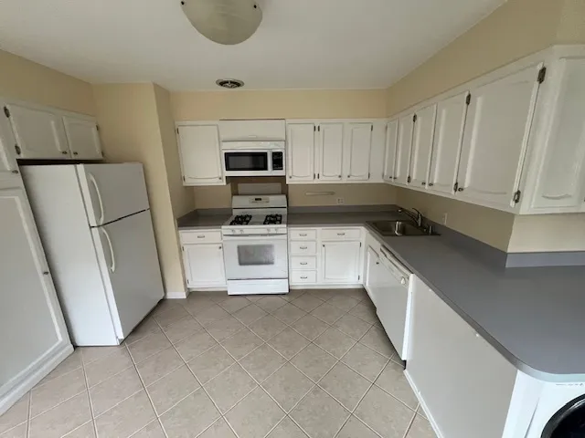 $3,300 | 5611 South Quincy Street, Hinsdale, IL 60521