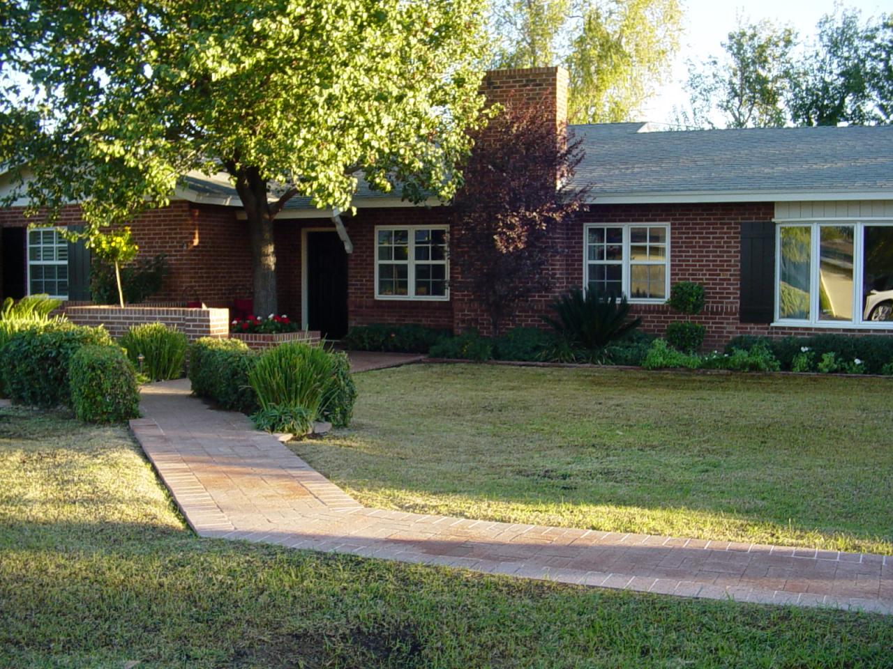 35 East Lawrence Road Phoenix, AZ 85012 - Photo 12 of 14 Front of Home