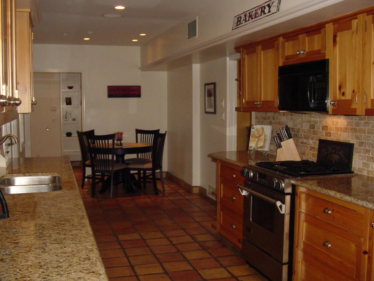 35 East Lawrence Road Phoenix, AZ 85012 - Photo 2 of 14 Kitchen