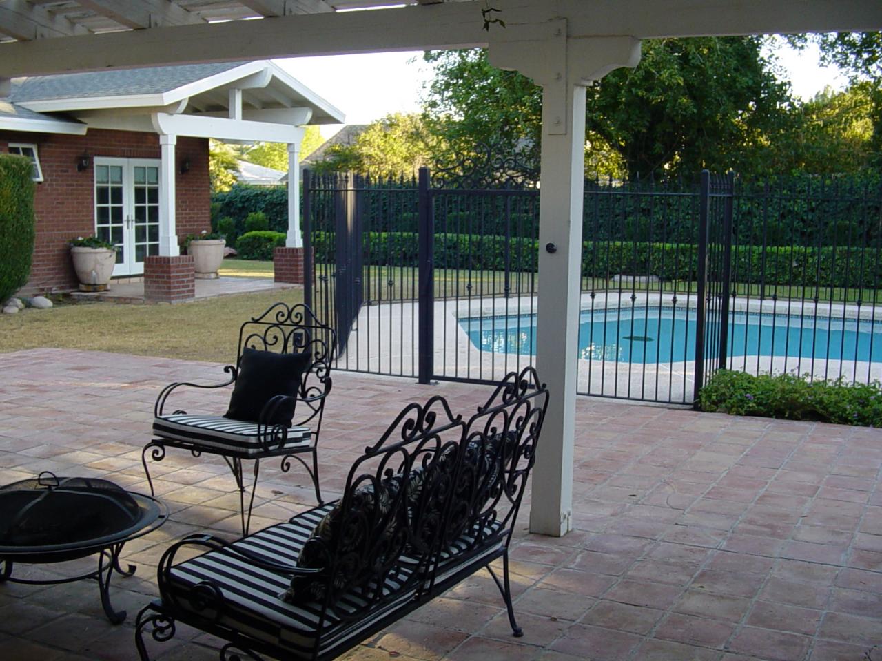 35 East Lawrence Road Phoenix, AZ 85012 - Photo 3 of 14 Backyard/Pool