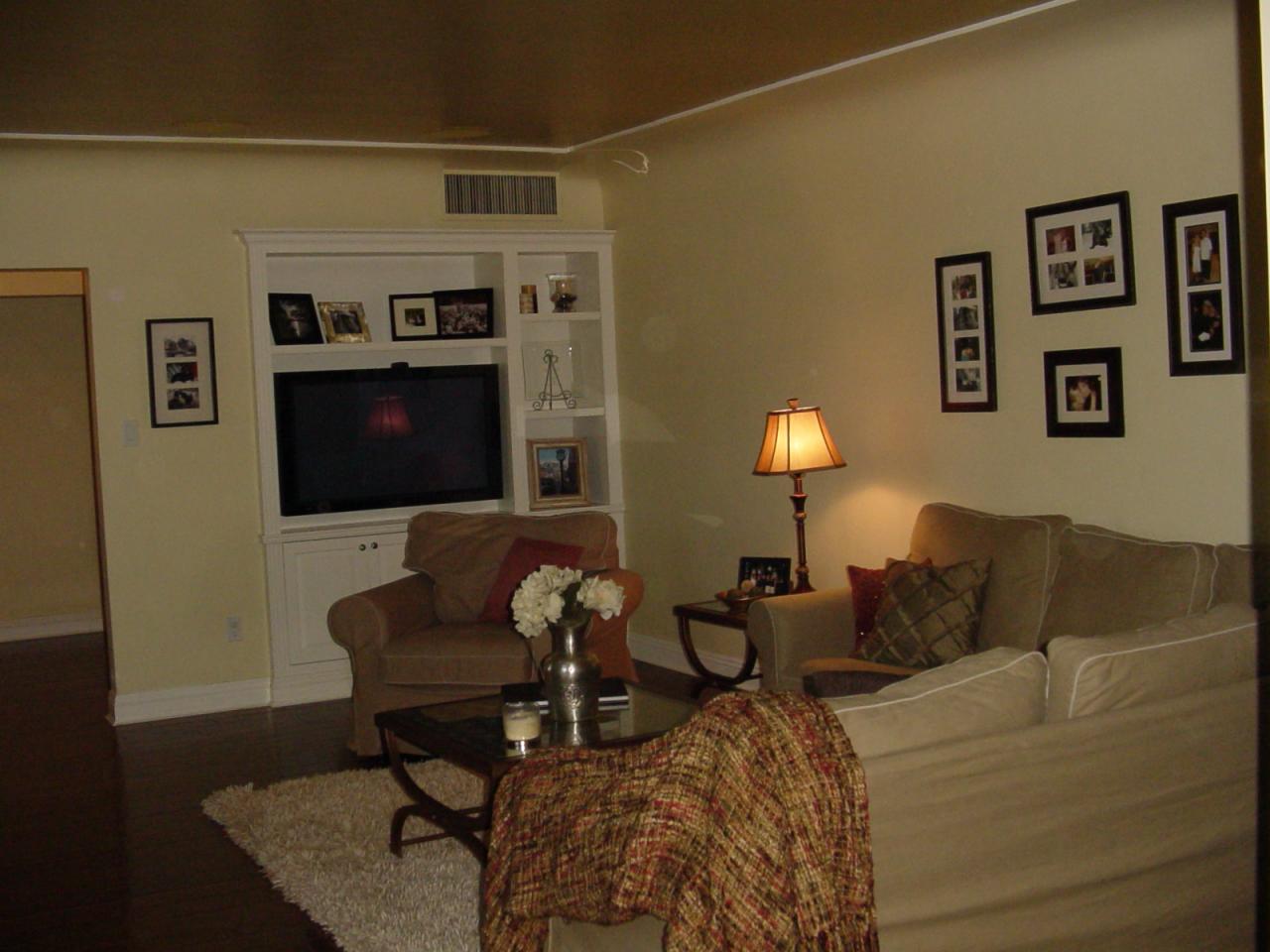 35 East Lawrence Road Phoenix, AZ 85012 - Photo 4 of 14 Living room