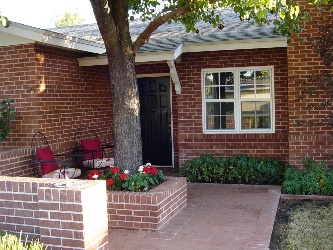 35 East Lawrence Road Phoenix, AZ 85012 - Photo 6 of 14 Front Porch