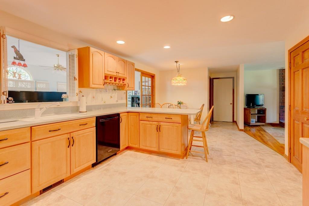 25 Young Road Foxboro, MA 02035 - Photo 3 of 41 Gallery Image 3