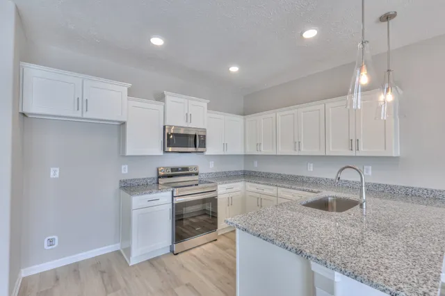 $292,900 | 25 Hardwood Road, Normandy, TN 37360