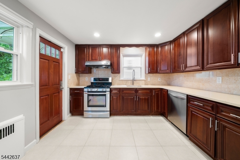 26 West Lawn Road Livingston, NJ 07039 - Photo 11 of 27 Gallery Image 11