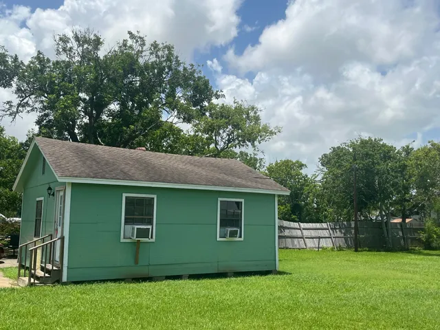 $850 | 202 North Avenue C, Freeport, TX 77541