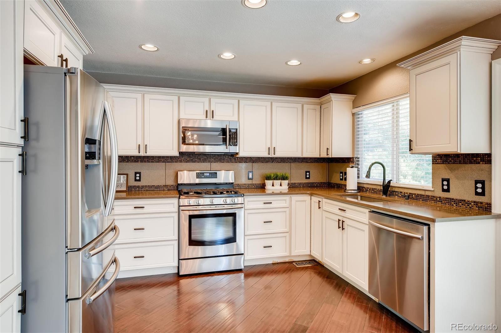 9690 Sydney Lane Highlands Ranch, CO 80130 - Photo 8 of 27 Gallery Image 8