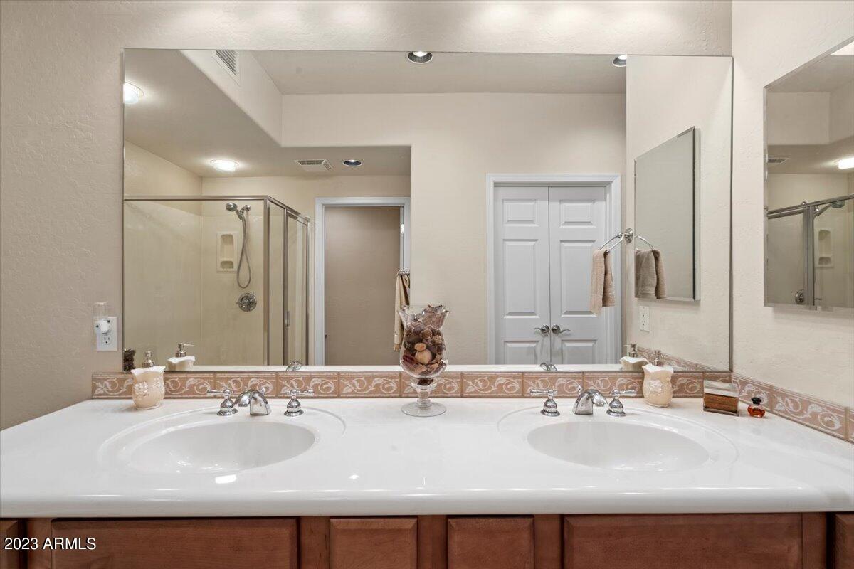3935 East Rough Rider Road, Unit 1357 Phoenix, AZ 85050 - Photo 13 of 40 17-Primary Bathroom