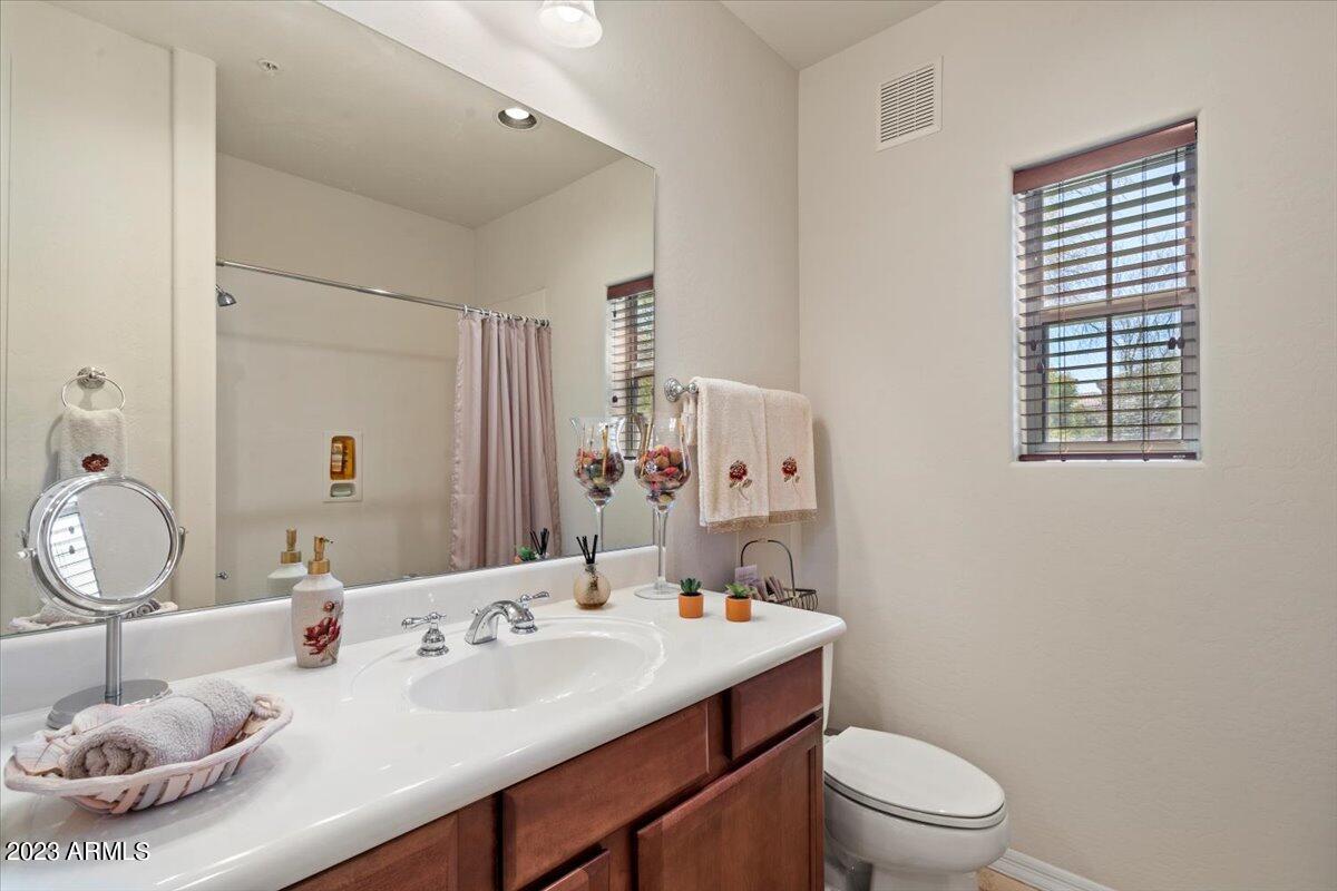3935 East Rough Rider Road, Unit 1357 Phoenix, AZ 85050 - Photo 21 of 40 Guest Bathroom