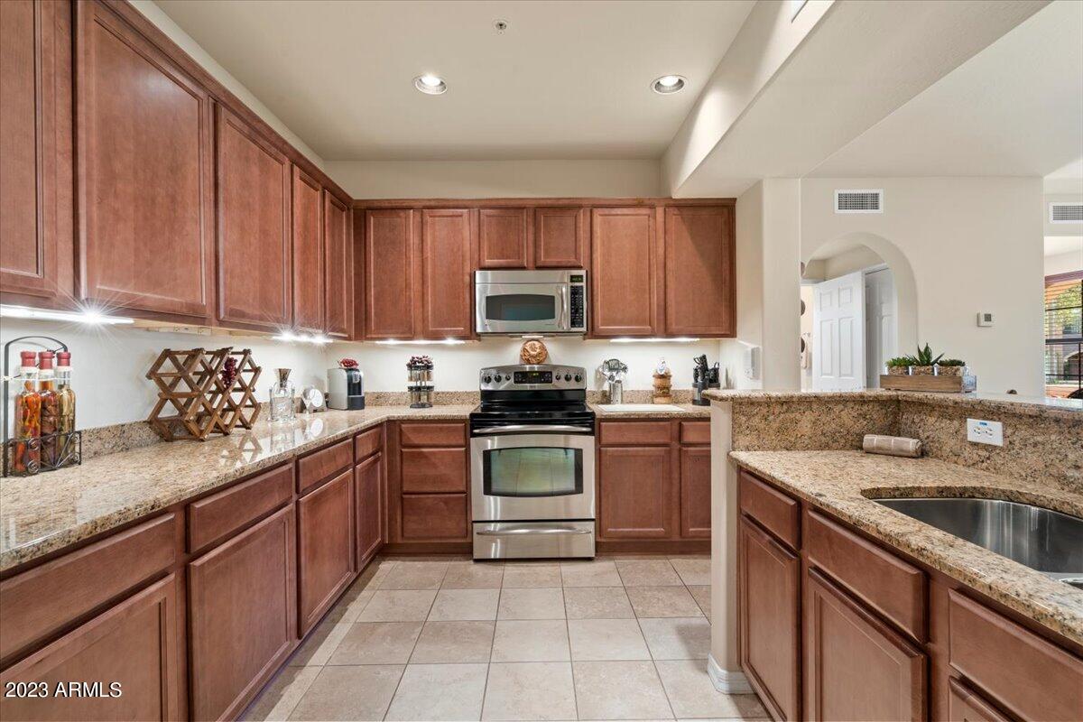 3935 East Rough Rider Road, Unit 1357 Phoenix, AZ 85050 - Photo 5 of 40 Kitchen