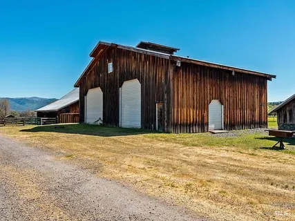 $9,200,000 | 73001 Covelo Road, Covelo, CA 95428
