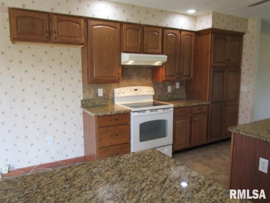 3121 Sheridan Road Pekin, IL 61554 - Photo 20 of 41 Gallery Image 20