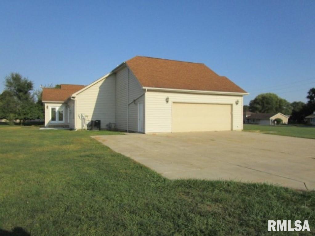 3121 Sheridan Road Pekin, IL 61554 - Photo 3 of 41 Gallery Image 3