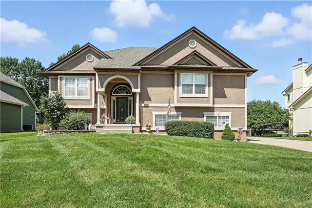 $529,900 | 5118 Pelican Point, Lee's Summit, MO 64082