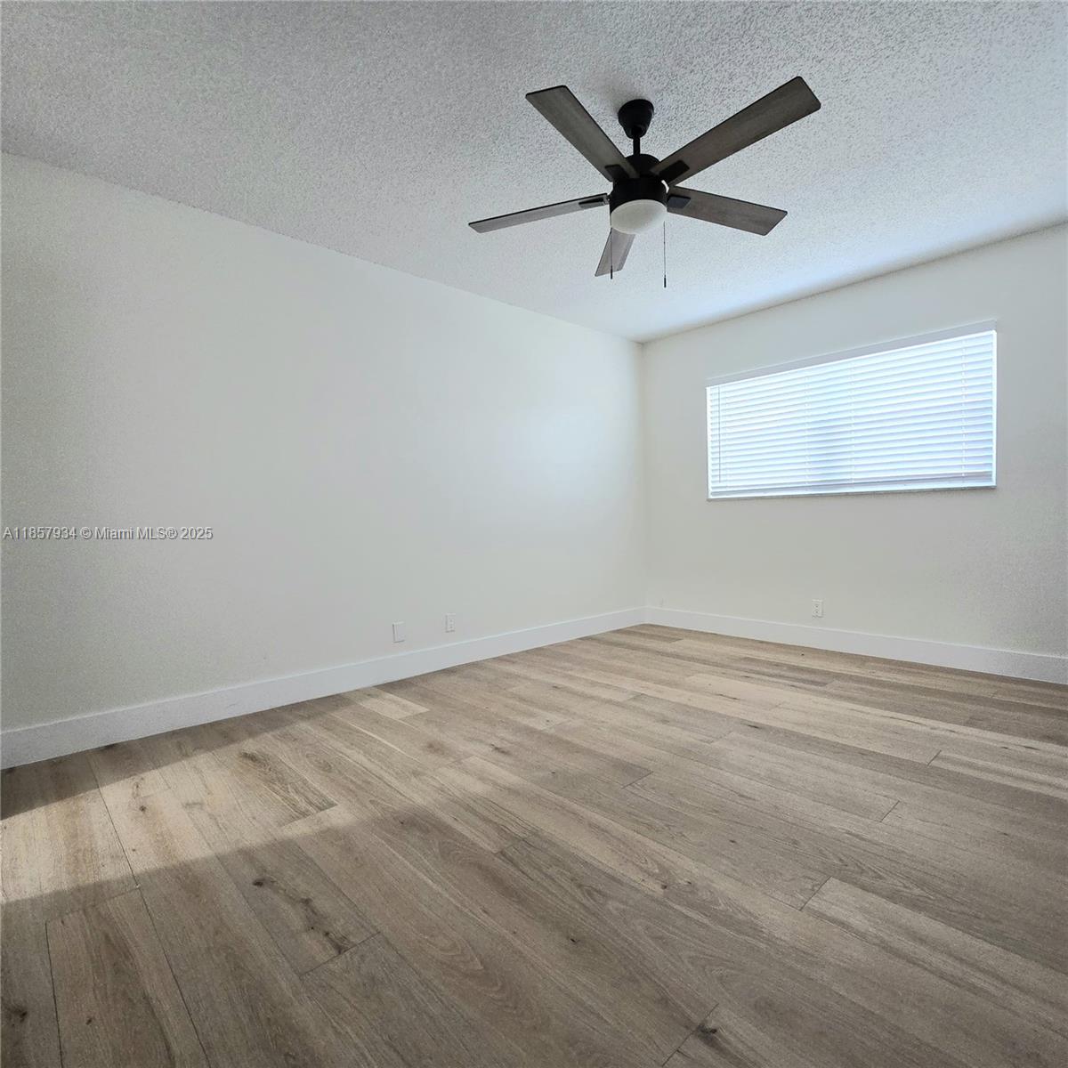 5300 Washington Street, Unit I205 Hollywood, FL 33021 - Photo 9 of 20 an empty room