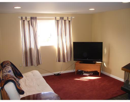 4004 Crabapple Drive McKees Rocks, PA 15136 - Photo 11 of 12 Den/Family/Great Room.