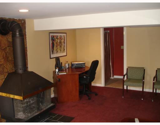 4004 Crabapple Drive McKees Rocks, PA 15136 - Photo 12 of 12 Den/Family/Great Room.