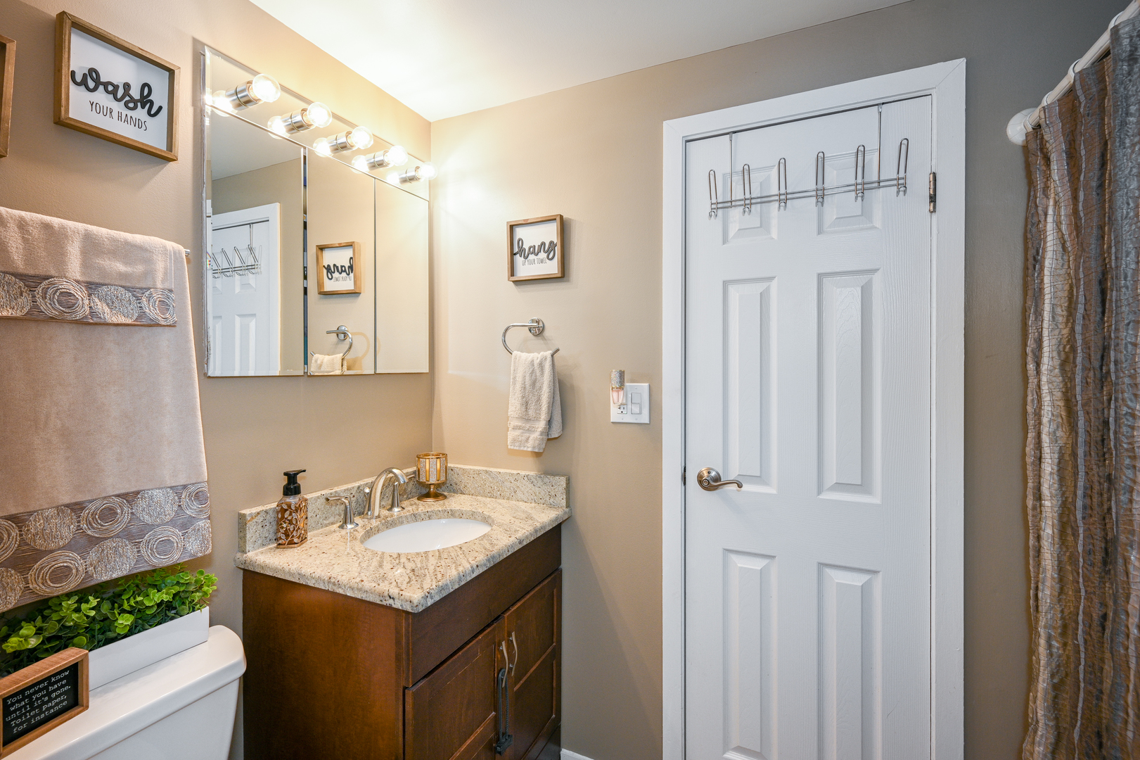 2S655 Bob O Link Road Lombard, IL 60148 - Photo 14 of 28 a bathroom with a sink and a mirror