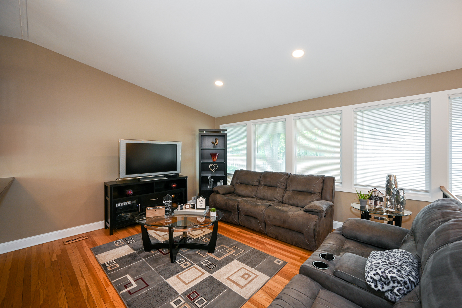 2S655 Bob O Link Road Lombard, IL 60148 - Photo 5 of 28 a living room with furniture and a flat screen tv