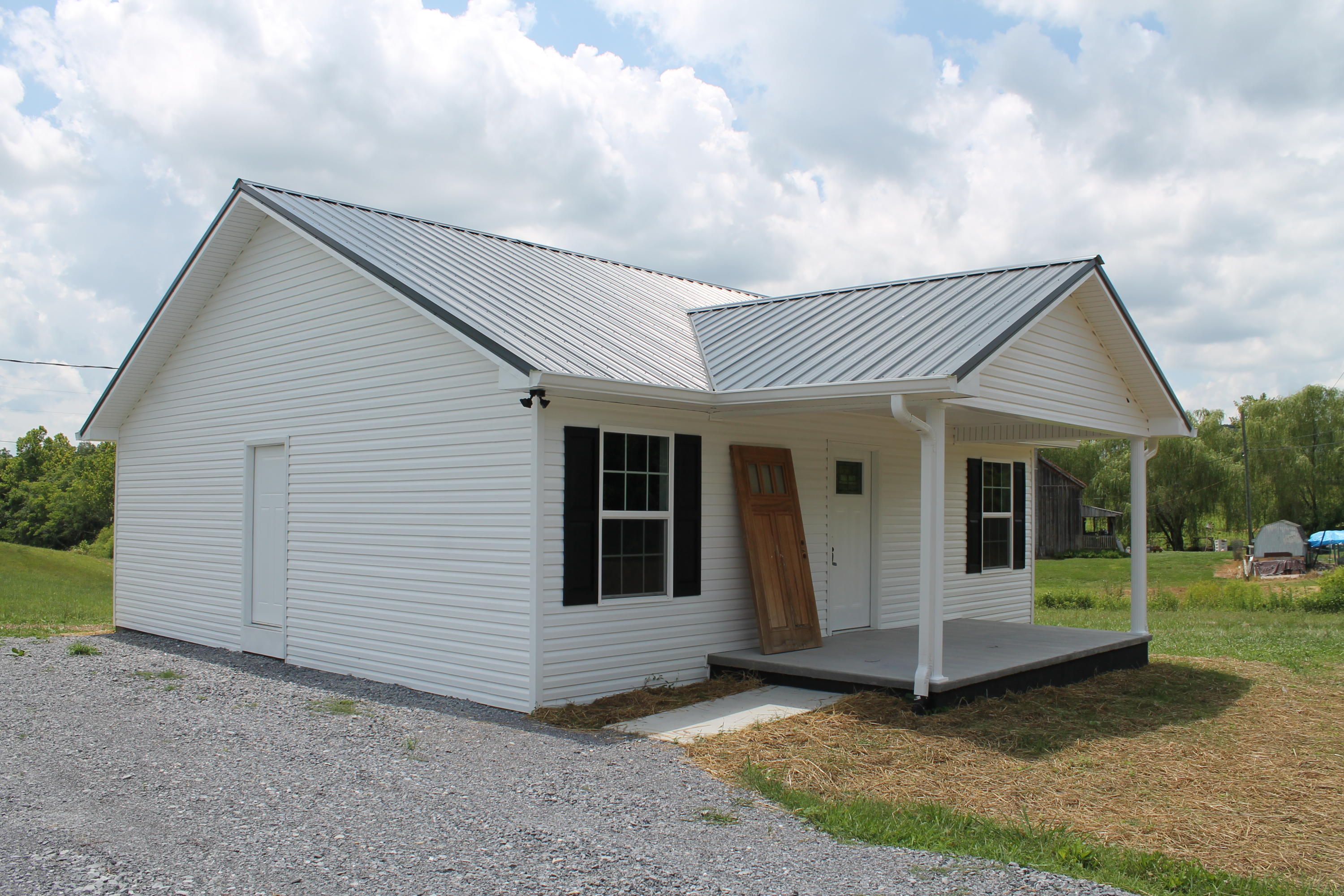 1660 Goodman Loop Bulls Gap, TN 37711 - Photo 2 of 23 IMG_0138