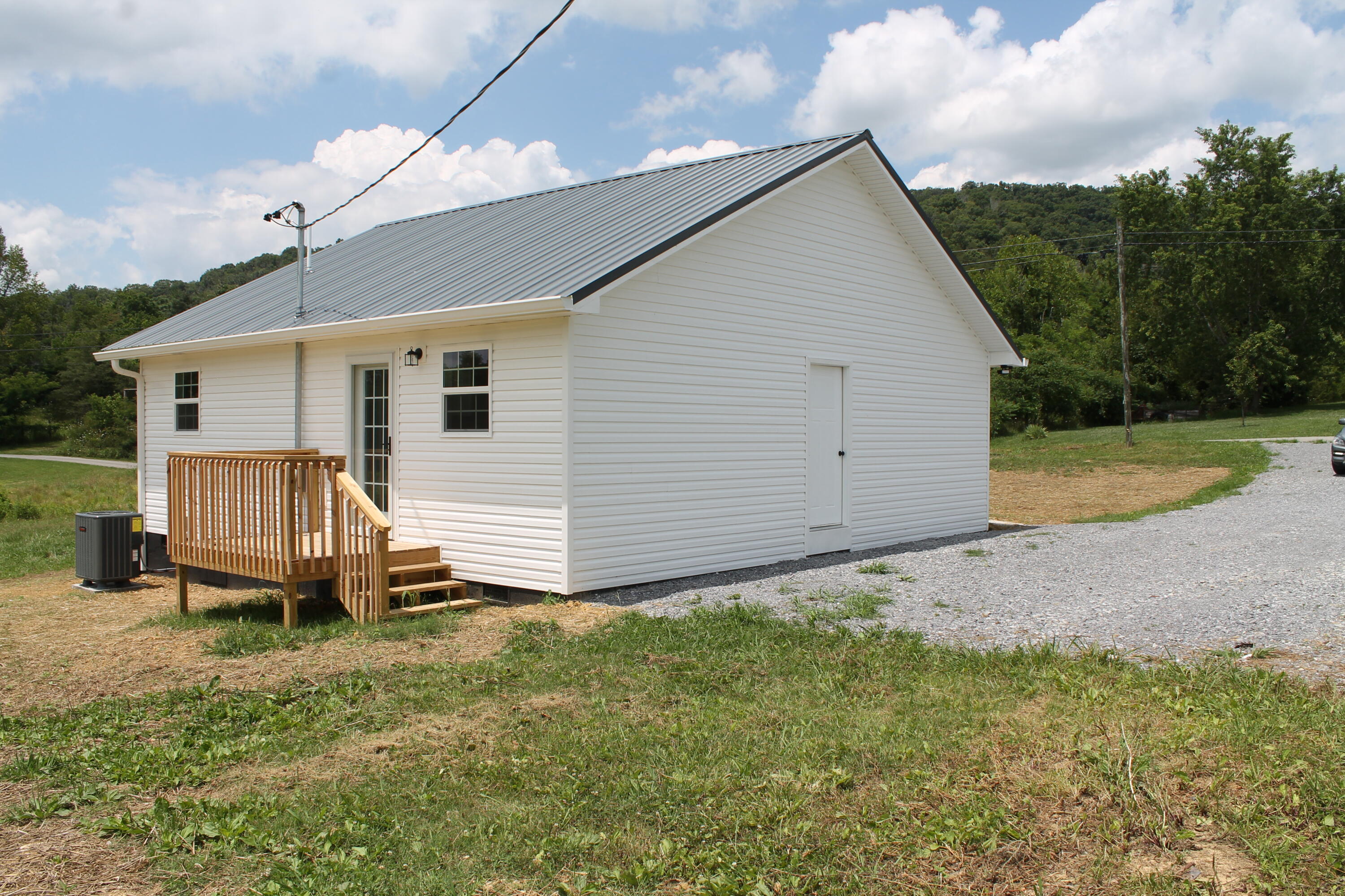 1660 Goodman Loop Bulls Gap, TN 37711 - Photo 4 of 23 IMG_0140