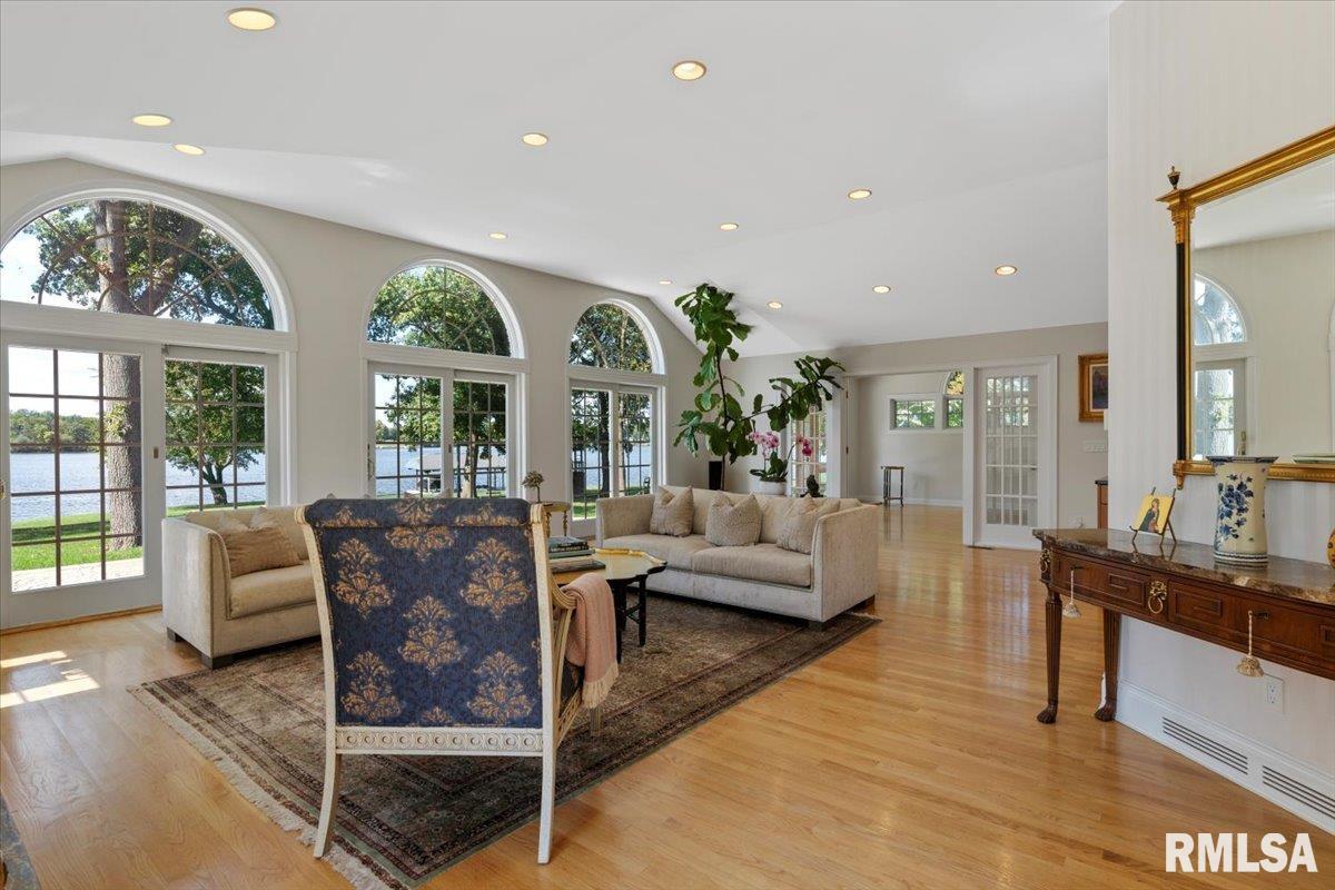 8 The Elms Lane Springfield, IL 62712 - Photo 14 of 86