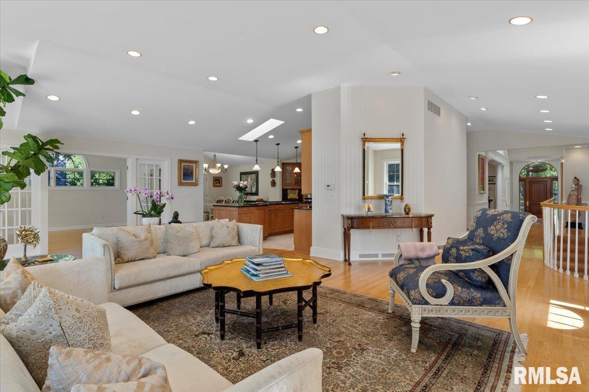 8 The Elms Lane Springfield, IL 62712 - Photo 15 of 86