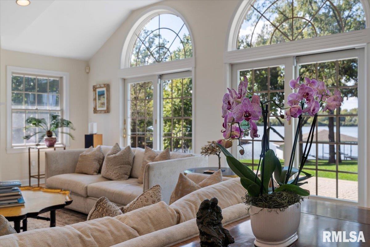 8 The Elms Lane Springfield, IL 62712 - Photo 16 of 86