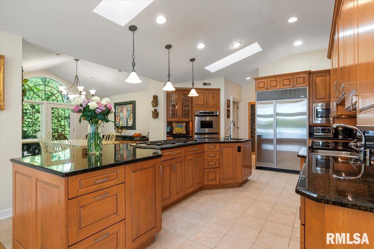 8 The Elms Lane Springfield, IL 62712 - Photo 19 of 86