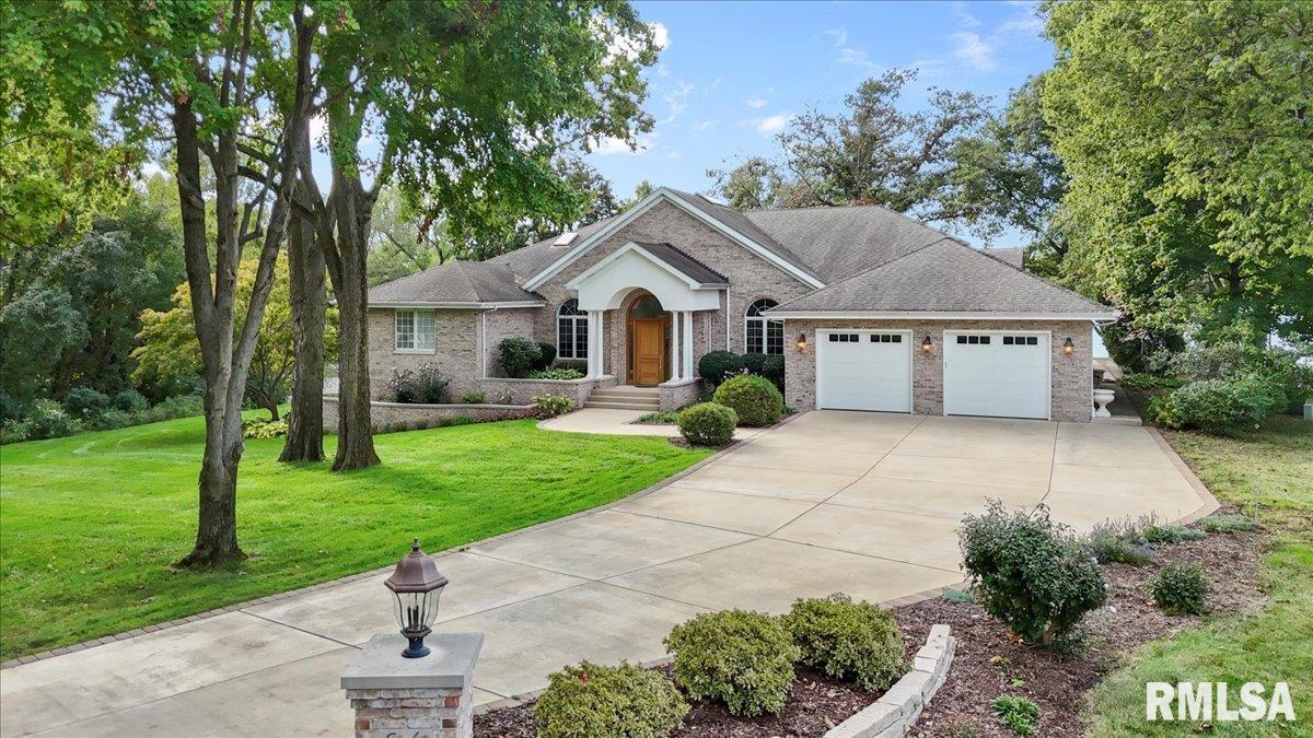 8 The Elms Lane Springfield, IL 62712 - Photo 2 of 86