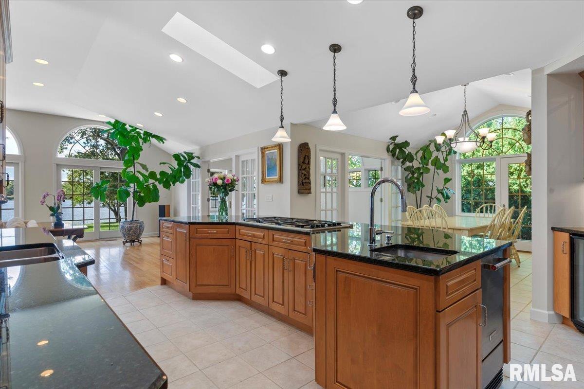 8 The Elms Lane Springfield, IL 62712 - Photo 22 of 86