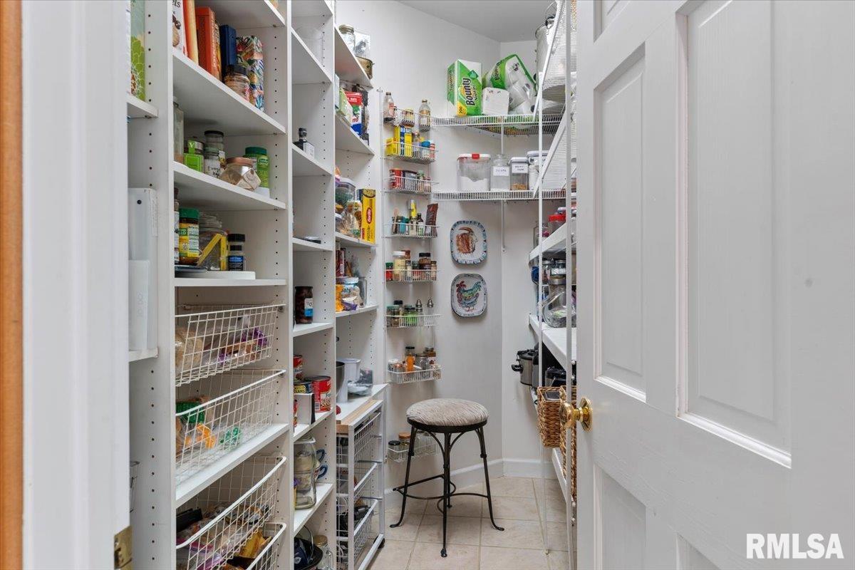 8 The Elms Lane Springfield, IL 62712 - Photo 23 of 86