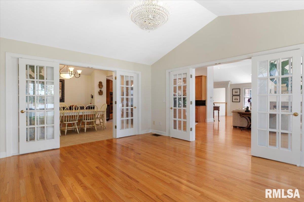 8 The Elms Lane Springfield, IL 62712 - Photo 27 of 86