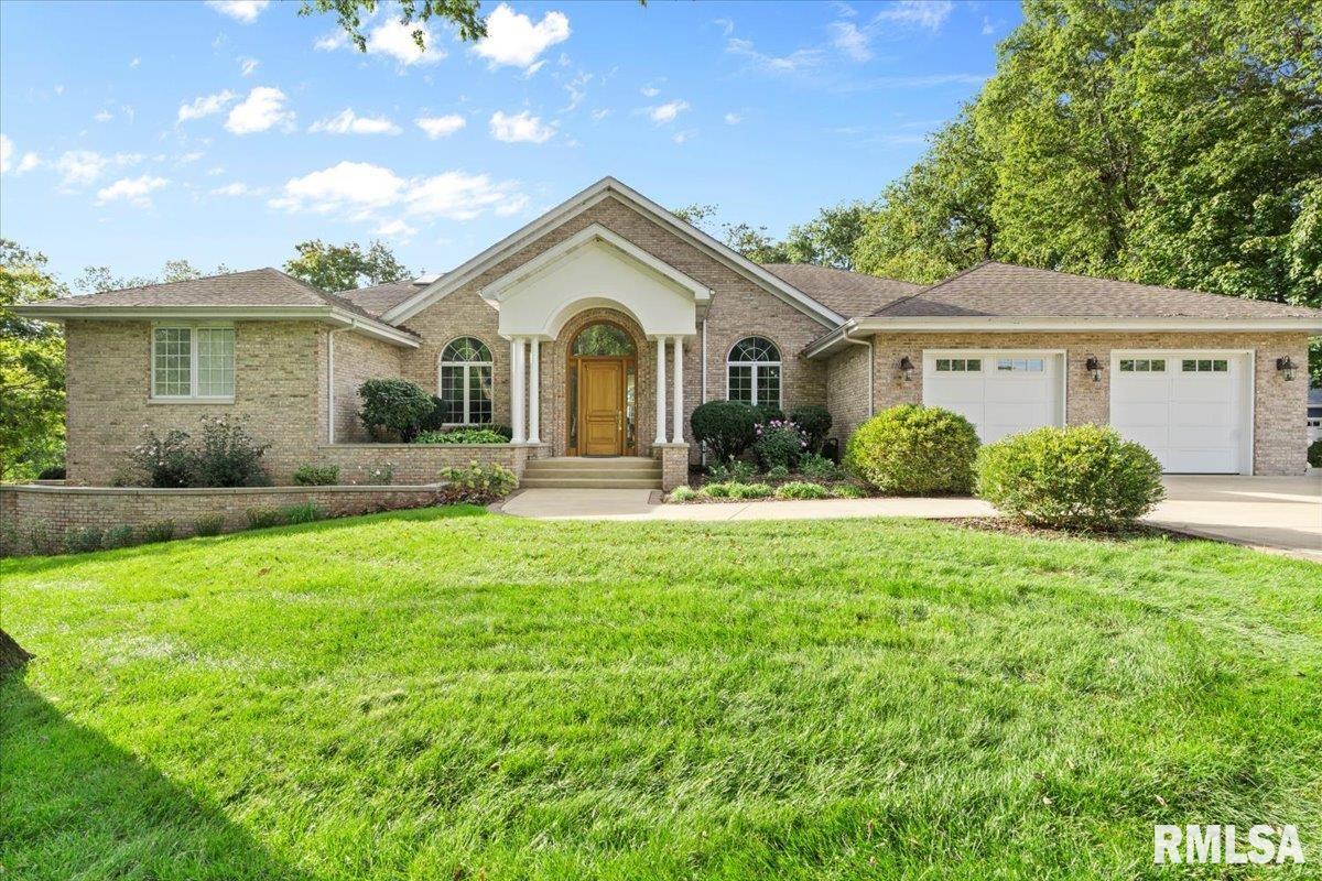 8 The Elms Lane Springfield, IL 62712 - Photo 3 of 86