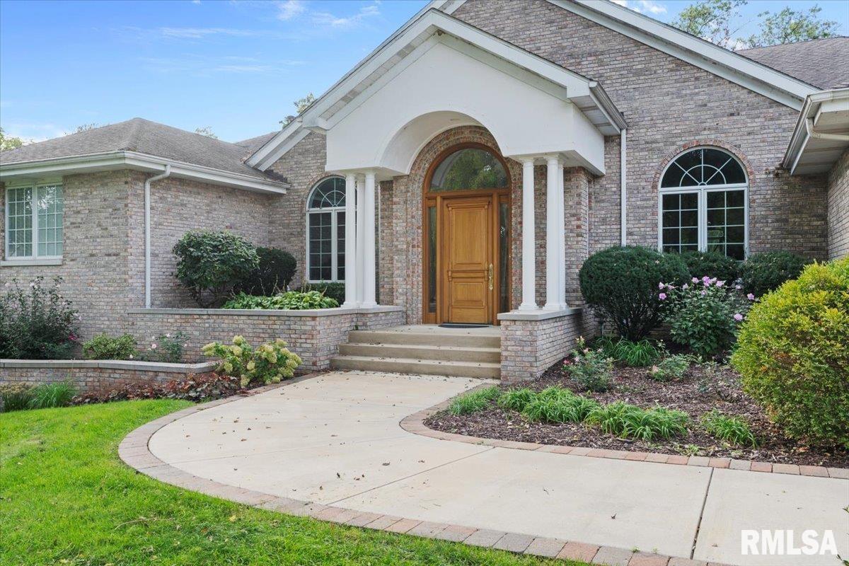 8 The Elms Lane Springfield, IL 62712 - Photo 7 of 86