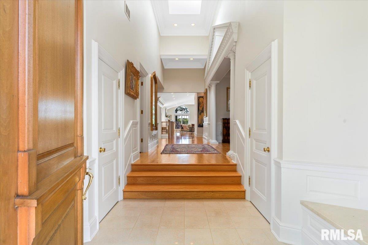 8 The Elms Lane Springfield, IL 62712 - Photo 8 of 86