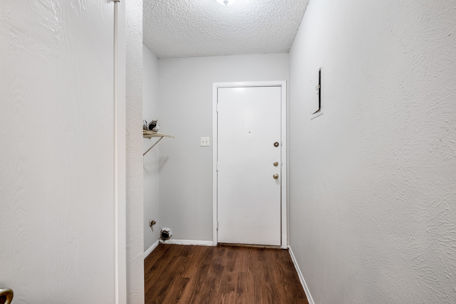 604 Misty Morning Way, Unit B Round Rock, TX 78664 - Photo 7 of 23 a view of bathroom with a toilet