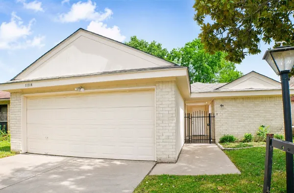 $1,900 | 11118 High Star Drive, Houston, TX 77072