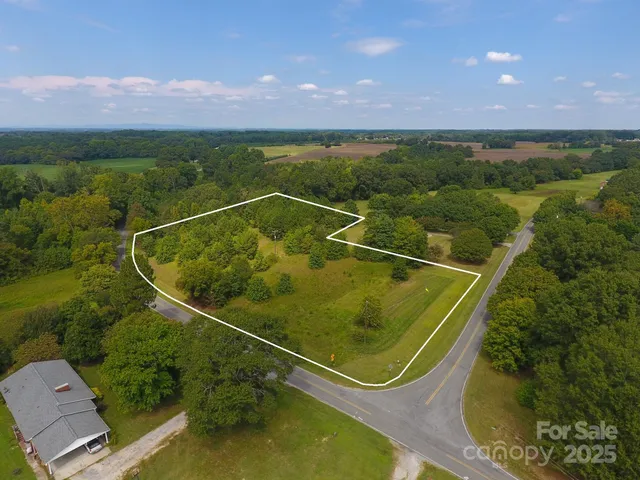 a view of a tennis court